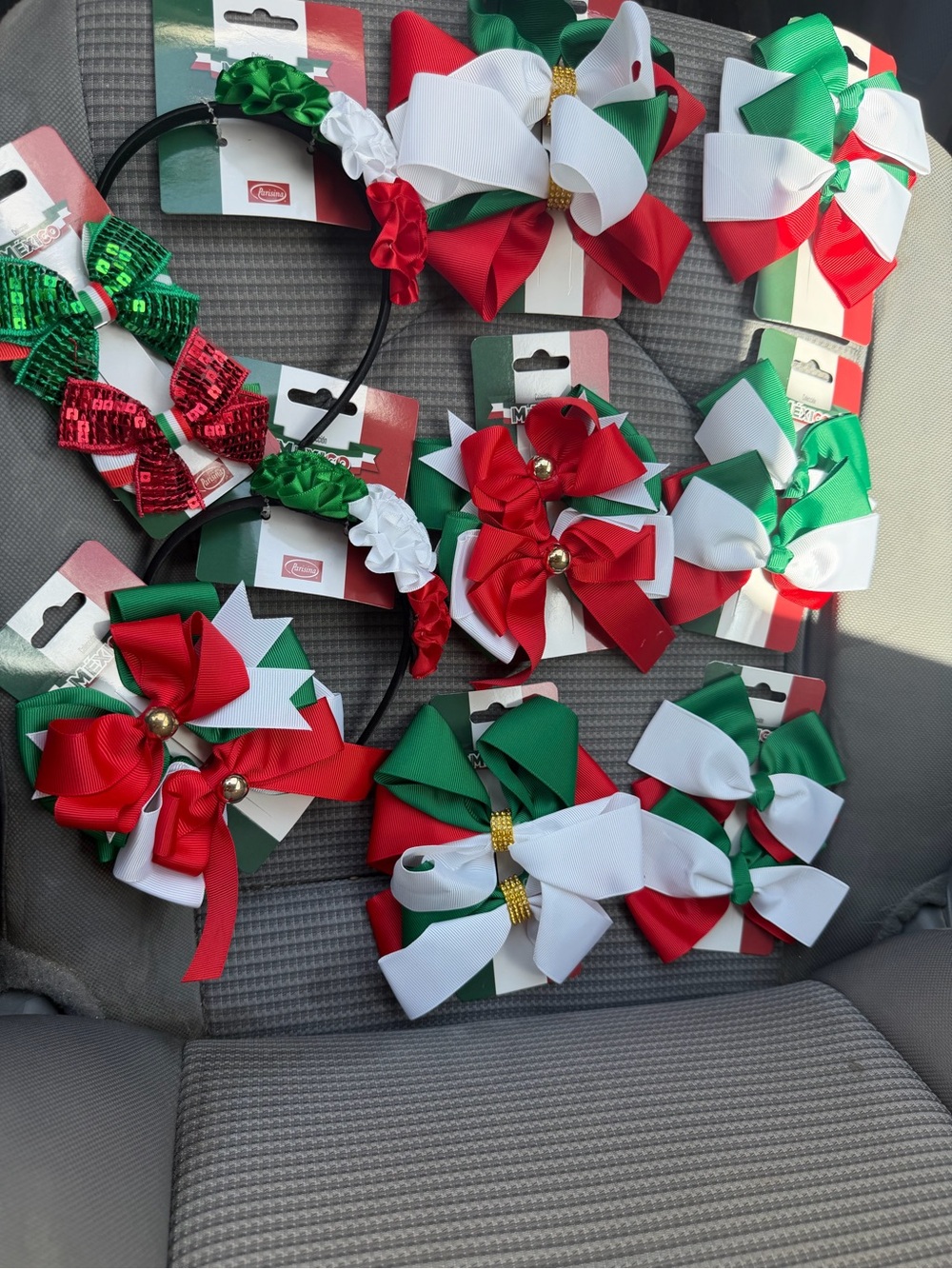 10 pieces Mexican 🇮🇹🟢⚪️🔴Holiday Red, Green & White Kids Hair Bows - Multipack